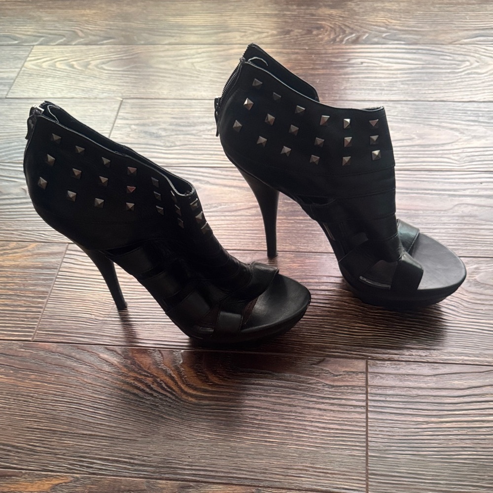 Two Lips Black Cutout Heels
